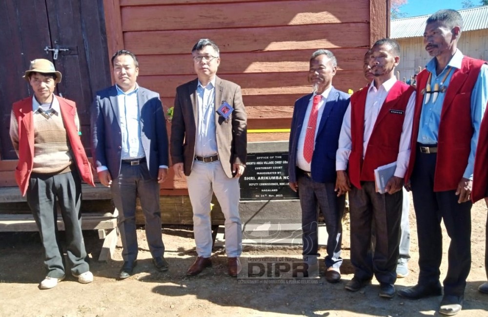 DC Noklak Arikumba NCS inaugurated and unveiled the monolith of Thonoknyu Area Village Chief GBs Union on November 24. (DIPR Photo)